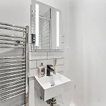 Ideal House 10 Mins From *