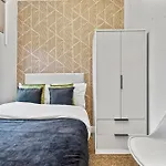 度假居 Ideal House 10 Mins From *