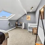 度假居 Ideal House 10 Mins From *