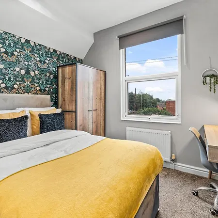 Ideal House 10 Mins From *