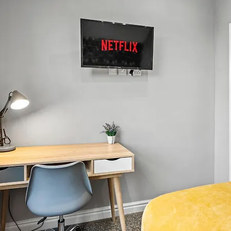 Ideal House 10 Mins From * Лідс