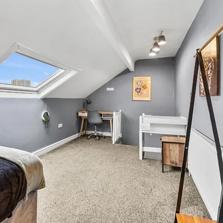 度假居 Ideal House 10 Mins From *