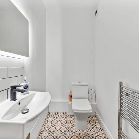 Ideal House 10 Mins From 度假居 利兹