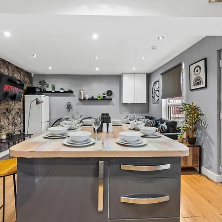 度假居 Ideal House 10 Mins From *