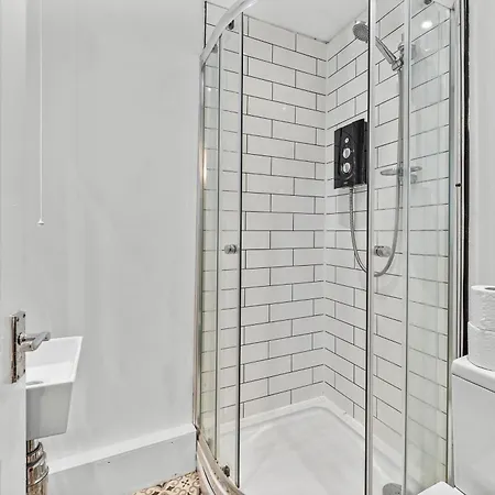 度假居 Ideal House 10 Mins From *