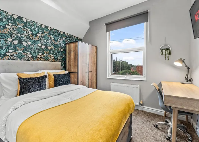 Ideal House 10 Mins From *