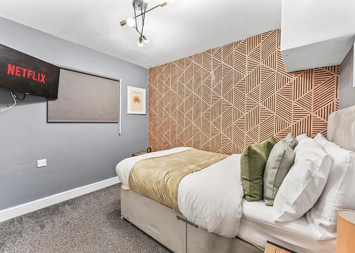 Ideal House 10 Mins From *