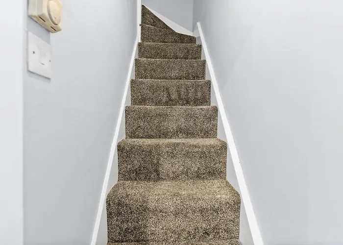 Ideal House 10 Mins From *