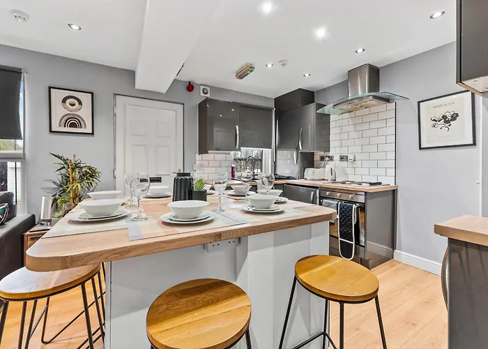 Ideal House 10 Mins From 度假居