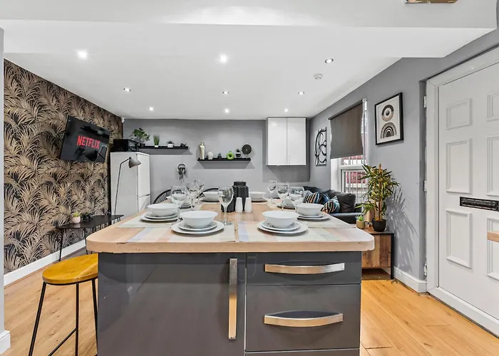 度假居 Ideal House 10 Mins From *